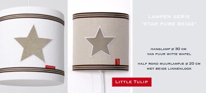 exclusieve hanglamp voor de kinderkamer Star Pure Beige Exclusieve hanglamp in witte wafelkatoen met 3 applikaties rondom van sterren in beige velours. Deze lamp is afgewerkt met stevig strepenband. Geeft de lamp een extra stoer accent in naturel kleuren.