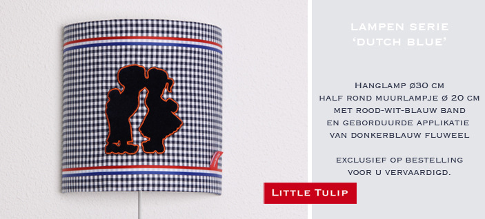   lamp met wafelkatoen luxe wafelstof voor de kinderen dekbedhoezen met wafelstof dekenhoes met wit en beige dekenhoes met grijze ruit babybadcape met cappuchon babywrap grijs babycape met blauwe ruit badcape roze voor kinderen badcape blauw voor kinderen badcape met paard voor kinderen babykamer grijs kinderkamer grijs babykamer roze kinderkamer roze kinderkamer blauw babykamer beige ster kinderkamer beige ster babykamer decoratie roze babykamer decoratie blauw babykamer decoratie blauw tienerkamer beddengoed peuterkamer beddengoed peuterkamer inrichting   Wandlampje in donkerblauwe boeren ruit. Dutch design met een ‘stoere twist’. Applikatie van donkerblauw velours. Het mooie band van rood/wit/blauw maakt dit lampje een Hollandse klassieker!    